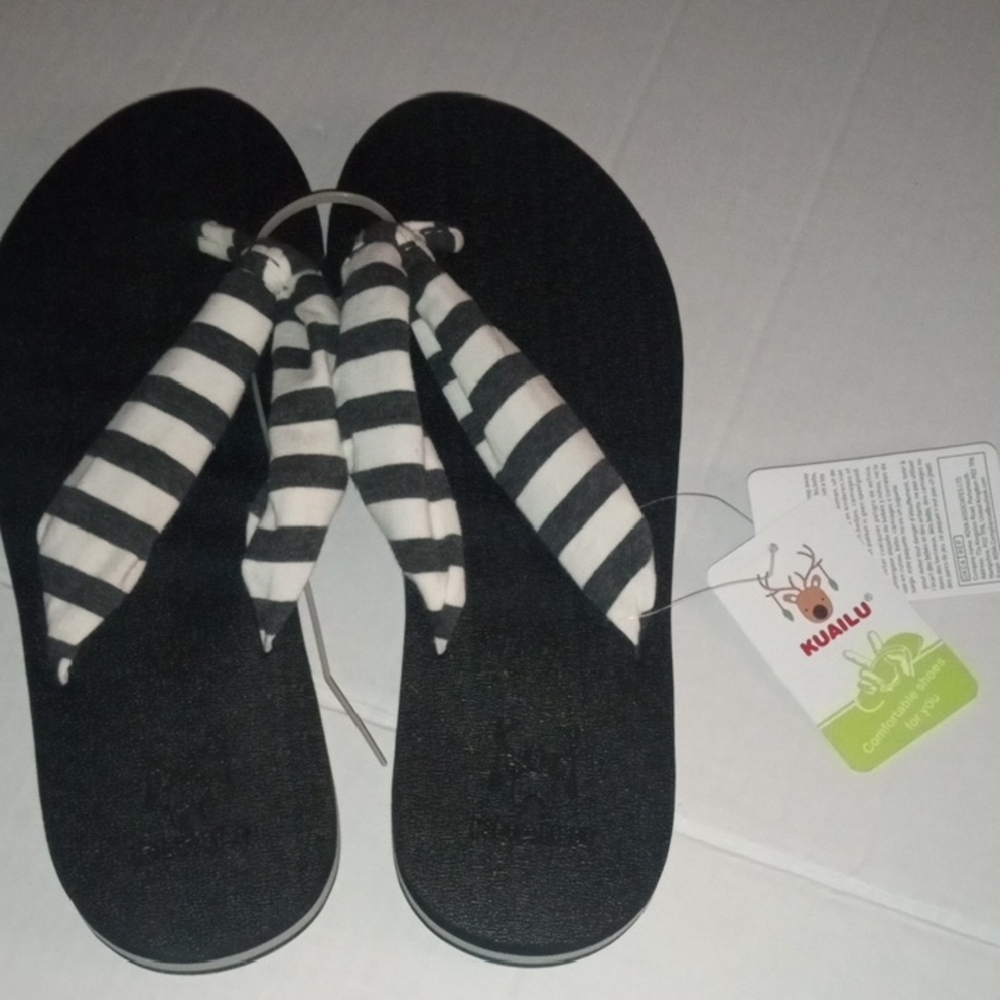 Kuailu Strappy Soft Black and White Flip Flop Thongs for the Spring and Summer